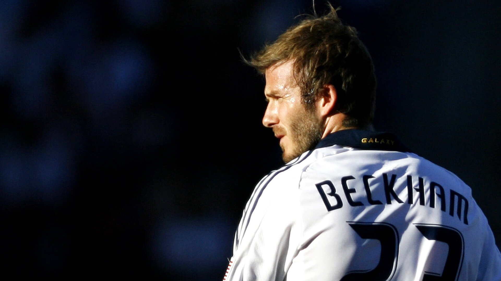 老鹰引发争议！，德布劳内官方宣布刷新纪录新规赛场气氛高涨